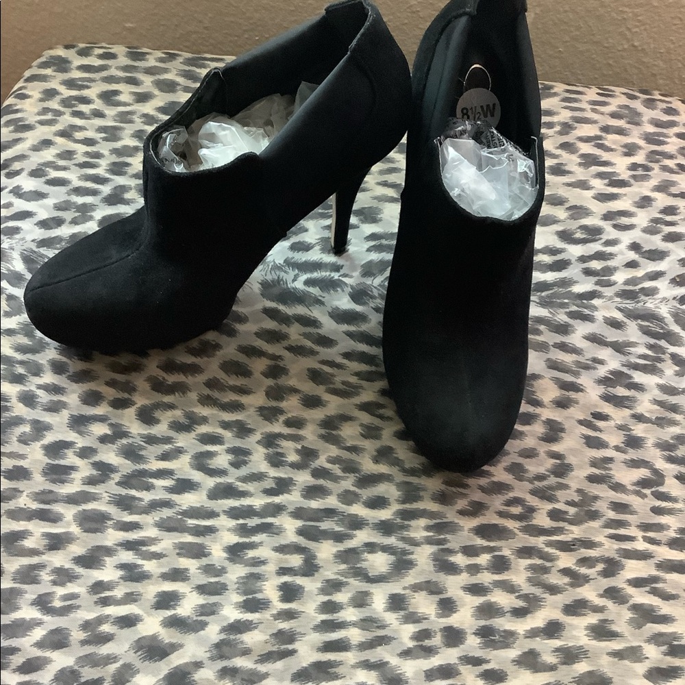 Jessica Simpson Booties - Picture 11 of 12